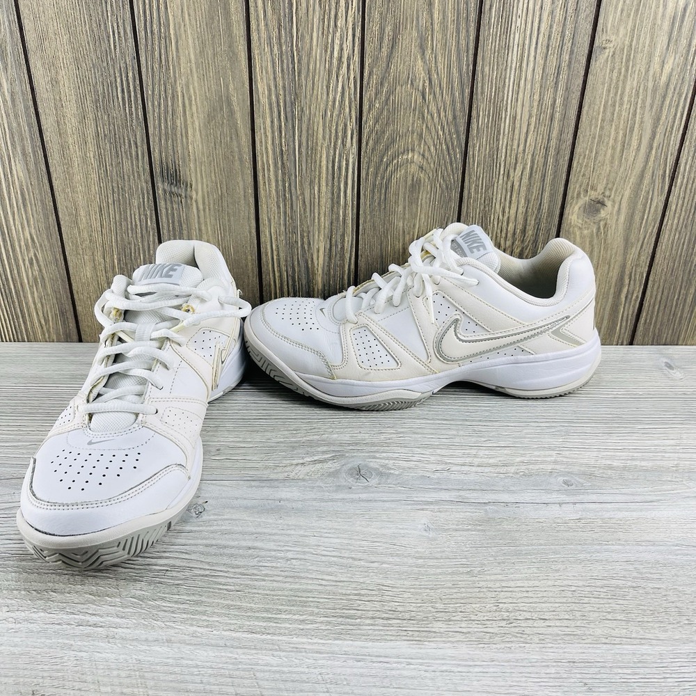 Nike Women City Court Low Top White Sneakers Size 9.5 White Silver Athletic